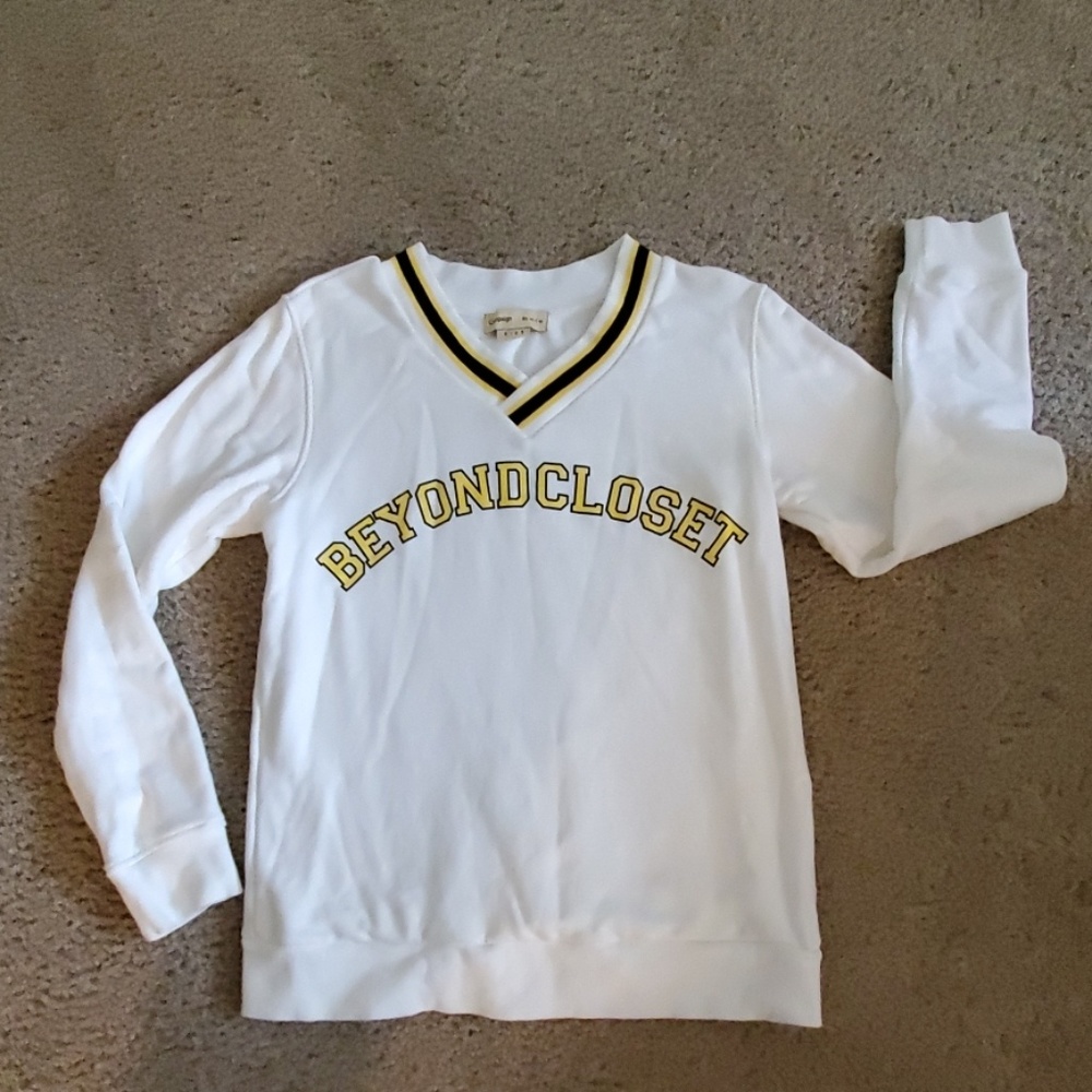 V-neck sweatshirt